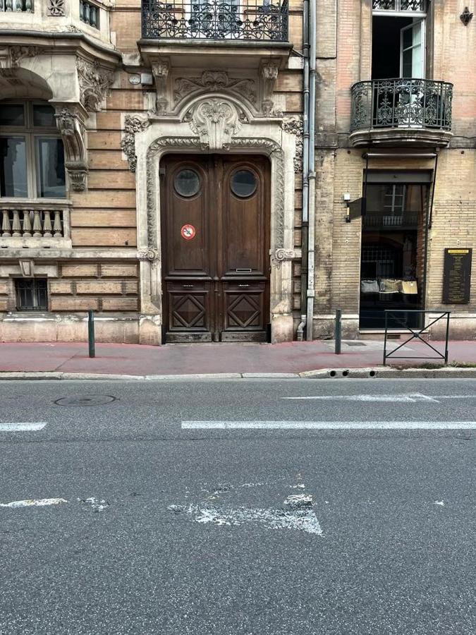 Toulouse - Alsace Lorraine - Languedoc-Place Du Salin-Museum Histoire Naturelle- Jardin Des Plantes-Musee Augustins- Palais De Justice Station Metro Carmes Ligne B Exterior foto